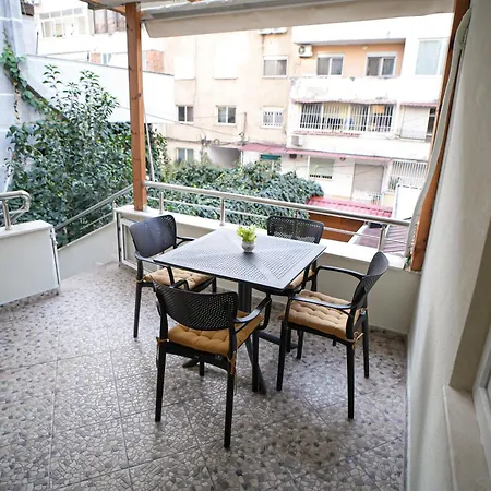 Near Center 3 Apartmán