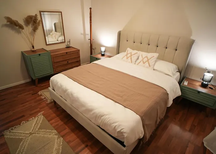 Near Center 3 شقة