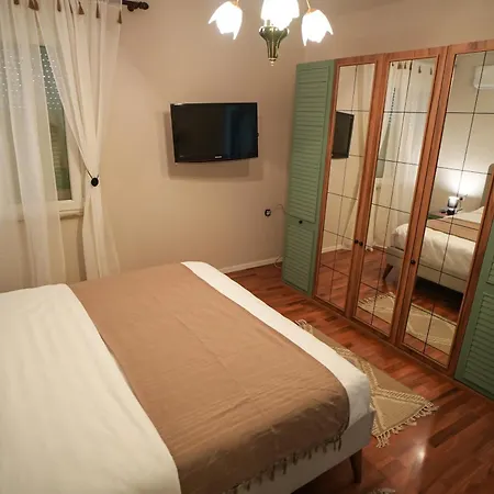 Apartment Grandpa House - App.3 Tirana