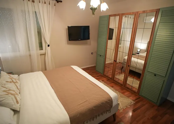 アパート Near Center 3 ティラナ