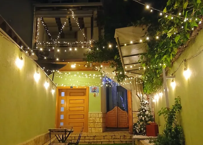 Near Center 3 アパート ティラナ